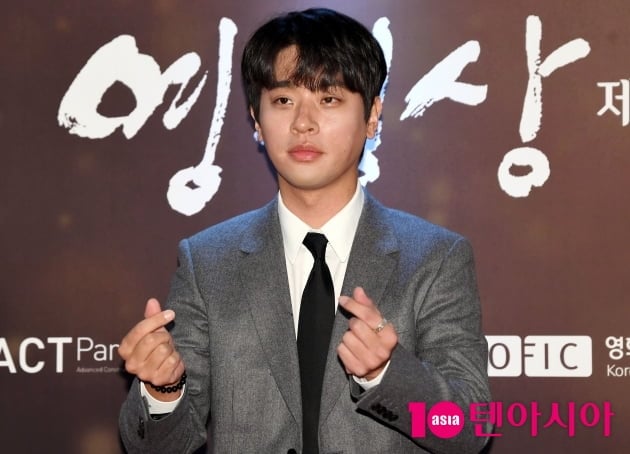 [TEN 포토] '영평상' 박정민 '하트는 어색해요'