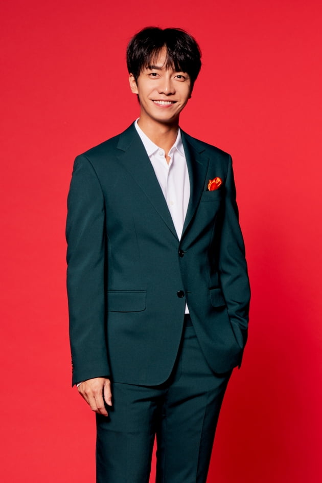 '싱어게인' MC를 맡은 가수 겸 배우 이승기 / 사진제공=JTBC