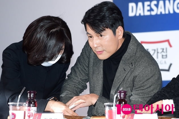 [TEN 포토] '청룡영화상' 정우성, '훈훈한 핸드프린팅'
