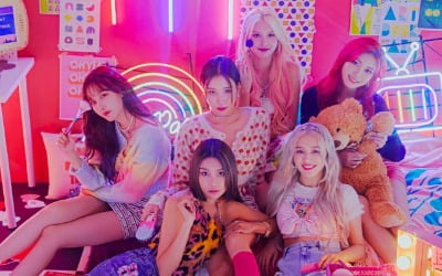 모모랜드, 뭉치니 더 예쁘다…'Ready Or Not' 단체 포토 공개