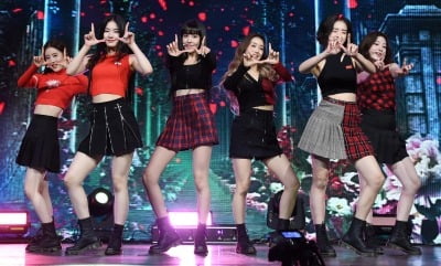 스테이씨 '소 배드' MV, 공개 20시간만 206만뷰 돌파 '쾌속 질주'