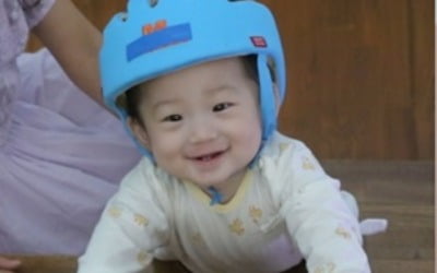 '슈돌' 이천수 子 태강, 8개월 인생 첫 계단오르기 '도전'