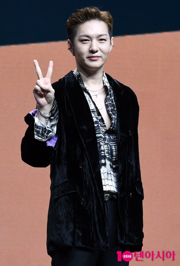 [TEN 포토] 비투비 포유 이창섭 '진지한 포토타임'