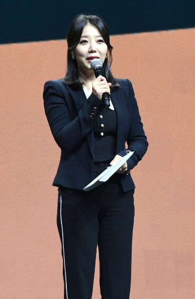 [TEN 포토] 하지영 '비투비 포유 쇼케이스 시작합니다'