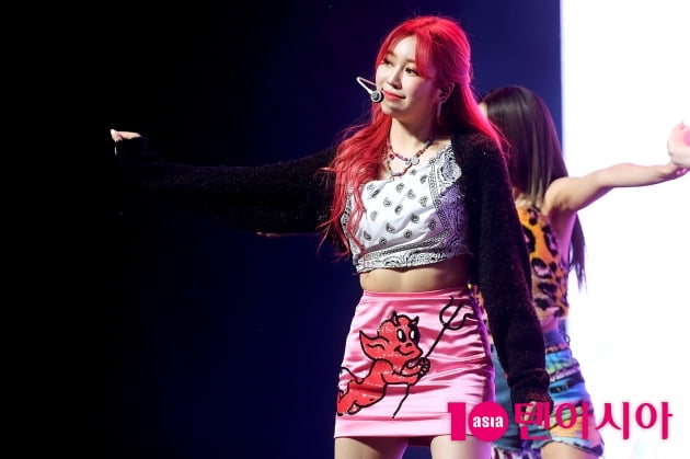 [B컷 방출] 모모랜드 제인, 'HOT' 불타는 머리카락…180도 달라진 분위기