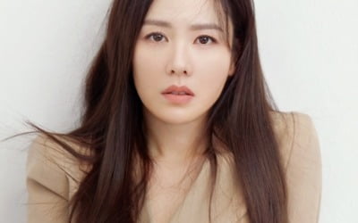 손예진 "할리우드 진출? 두려웠지만 부딪혀 보고파" [화보]
