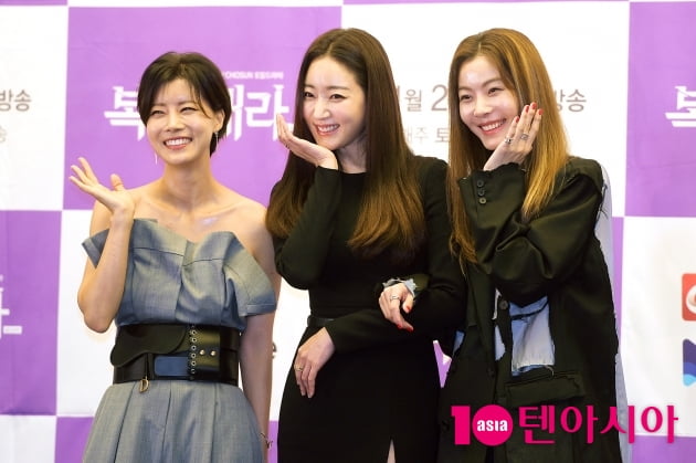 [TEN 포토] '복수해라' 유선X김사랑X윤소이, '우리는 꽃'
