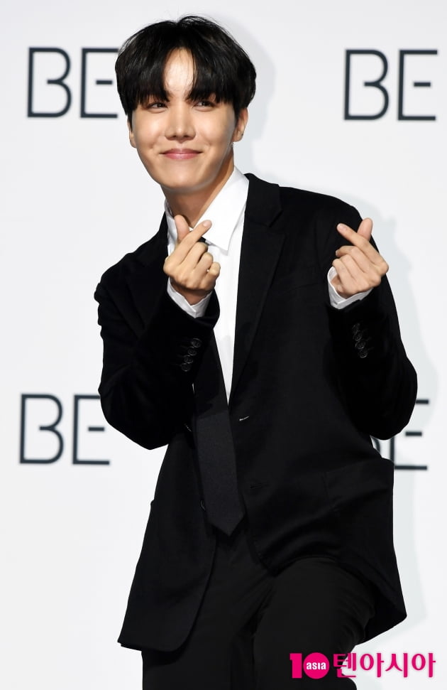 [TEN 포토] 방탄소년단 제이홉 '하트도 더블로'