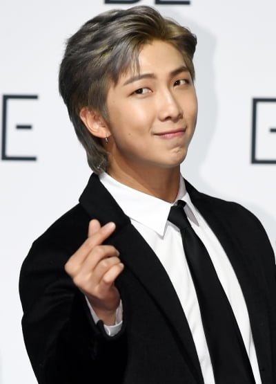 [TEN 포토] 방탄소년단 RM '순수한 하트'