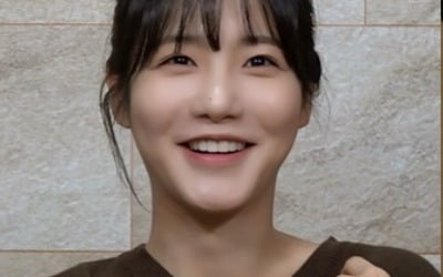 '페이스아이디', 신예은 집 최초 공개…침실 가득 '덕질' 흔적