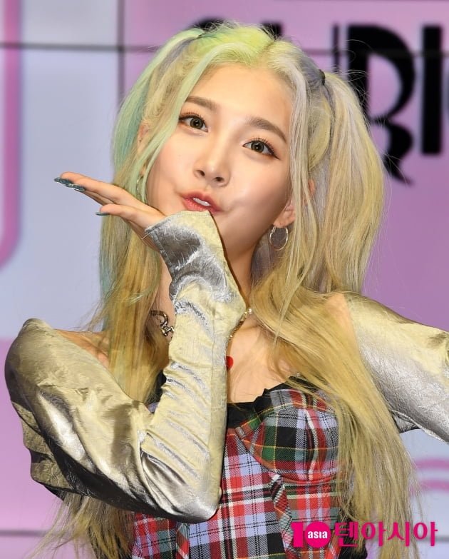 [TEN 포토] 우아 민서 '달콤한 눈빛'