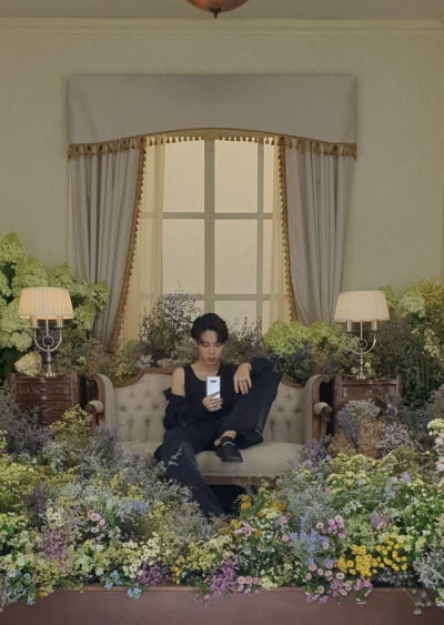 방탄소년단 지민, 거울셀카 속 치명적 어깨라인 '심쿵'