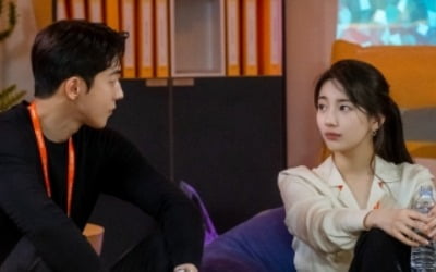'스타트업' 남주혁·배수지 재회 포착, 눈맞춤 속 묘한 기류