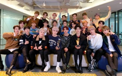 NCT, '2020 AAA' 올해의 앨범상 수상…4관왕 달성