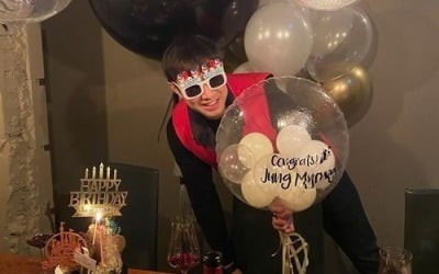 '41살' 천정명, 생일 파티서 '극강 동안美' 과시