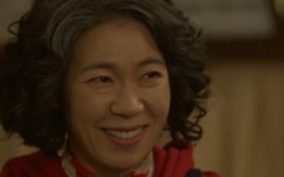 '경이로운 소문' 염혜란, 따뜻+카리스마 '힐링 히어로'