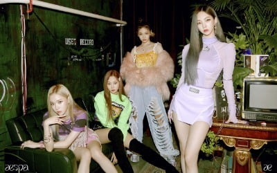 에스파, 데뷔곡 'Black Mamba' 美 빌보드 3주 연속 차트인