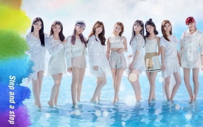 JYP 日 걸그룹 NiziU, 데뷔 싱글 오리콘 주간 차트 정상 "女가수 두 번째 기록"