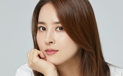 한혜진, 우아·순수→다크 '뱀파이어 미모'