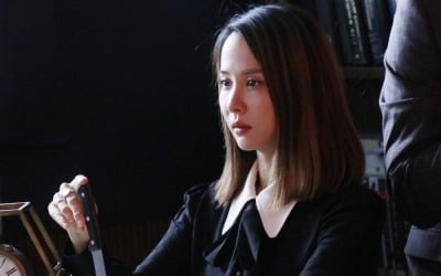 '바람피면 죽는다' 조여정, 짜릿하고 아찔한 변신…'눈빛부터 킬링'