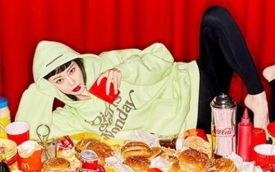 '40살' 한예슬, 뺄 살이 어딨다고?…"다이어트는 월요일부터"