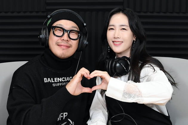 하하(왼쪽), 별 부부가 오디오클립 녹음을 앞두고 포즈를 취하고 있다. /이승현 기자 lsh87@