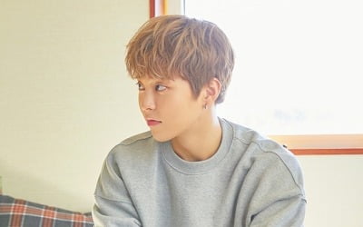 전역한 시우민, 전역 기념 스페셜 V LIVE 12일 생방송