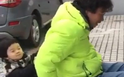 '악플러 고소' 김송, ♥강원래 휠체어 미는 아들에 "나를 살게하는 이유"