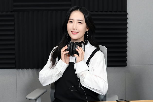 별이 오디오클립 녹음을 앞두고 포즈를 취하고 있다. /이승현 기자 lsh87@