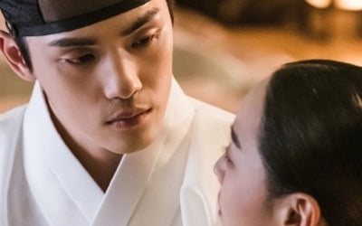 '철인왕후' 김정현, 낮과 달라진 신혜선 향한 눈빛