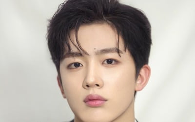 김요한, 자선행사서 애장품 최고가 판매 "코로나19 위해 전액 기부"