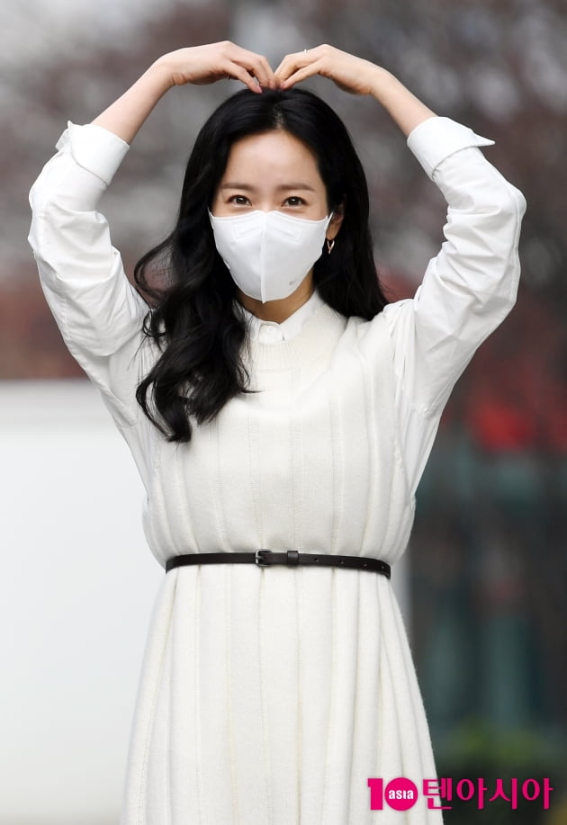 [TEN 포토] 한지민 '영화 큰사랑이 필요해요~'