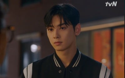 '여신강림' 차은우, 민낯 발각 위기 속 문가영  구했다…냉미남의 온기