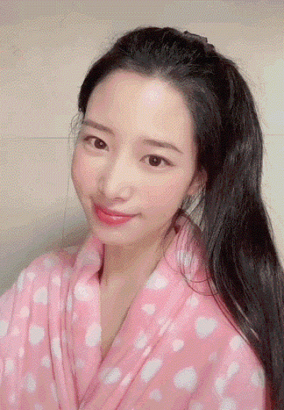 베리굿 조현, 파자마 입고 귀여움 대방출[움짤]