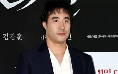[TEN 이슈] '음주운전' 배성우의 추락…주연 맡은 영화 두 편은 어쩌나