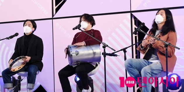 [TEN 포토] 텔어테일 '로맨스 부르는 브라질의 삼바리듬 어때요?'