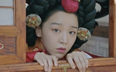 '철인왕후' 신혜선, 냉랭 오가는 온도차 열연…잔망美 '폭발'