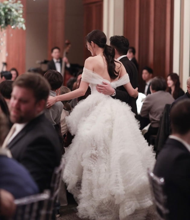 수현, 결혼 1주년 자축 "내 생애 가장 행복했던 날"