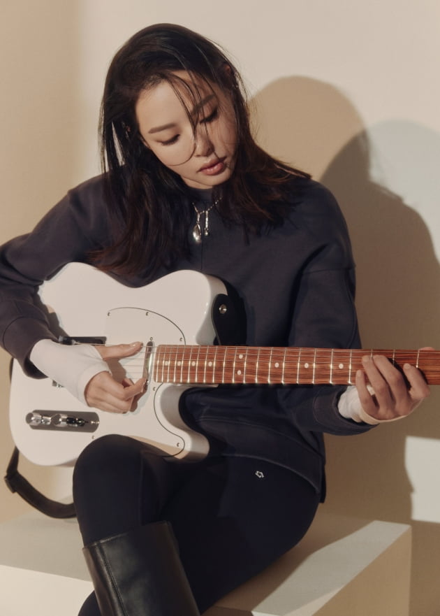 이하늬, 무심하게 걸쳐도 우아함 가득 [화보]