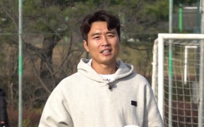 '뭉쳐야 찬다' 안정환 vs 이동국, 축구 전설들의 대결