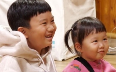 '슈돌' 연우X하영, 깜찍한 시상식…수트+드레스 자태