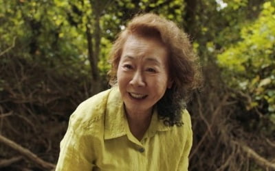 '미나리' 윤여정, 또 받았다…美 LA비평가협회 여우조연상 수상 [공식]