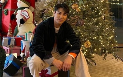 장민호 "메리 크리스마스"…조각상 비주얼에 '심쿵'