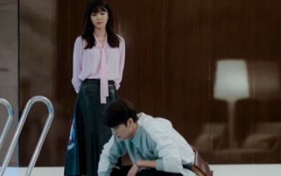 '런 온' 최수영♥강태오, 수영장서 첫 만남…로맨스 시작