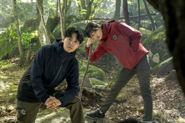 주지훈 전지현 / 사진 = 에이스토리 제공