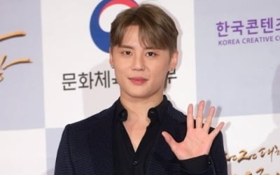 김준수, 언택트 콘서트 취소 "오케스트라 단원 가족 확진"