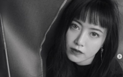 구혜선 "내가 자른 앞머리 맘에 들어" 흑백 사진