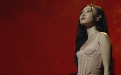 "역시 퀸 화사"…'MBC 가요대제전' 화사, 무대 압도 카리스마