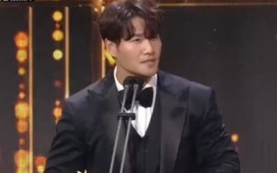 '런닝맨' 김종국, 멤버들 연예대상 축하에 "헹가래하지 마"