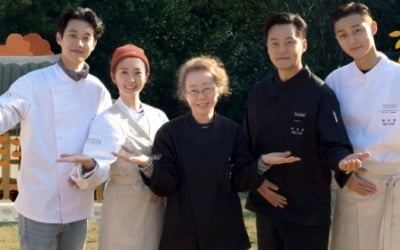 '윤스테이' 사장 윤여정부터 인턴 최우식까지…메인포스터 공개
